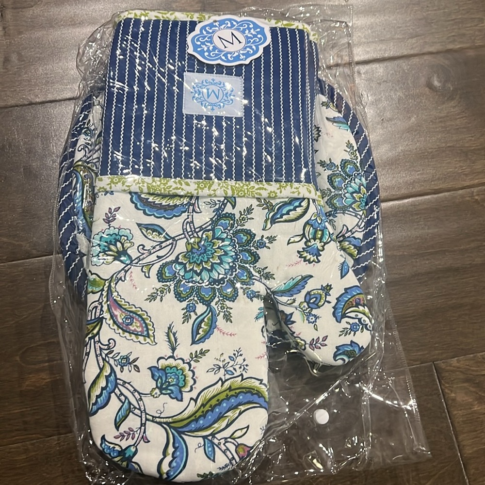 Mary DiSomma’s Luxe Extra Long Oven Mitts and Pot Holder Set | - Picture 3 of 3